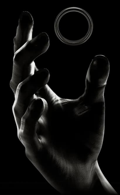佩戴 UKey Seed Ring NFC 硬件钱包戒指